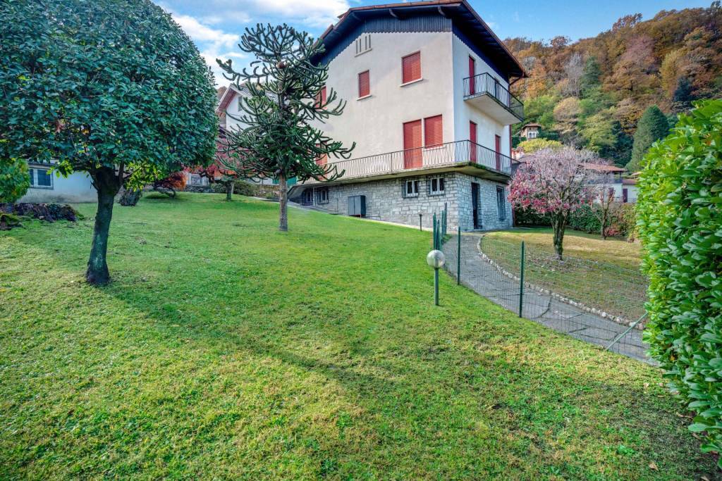Villa a Stresa degli anni '50 in vendita